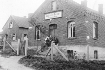 Die Schuhfabrik in der Nähe des Bahnhofs von Herzogenaurach im Jahr 1928